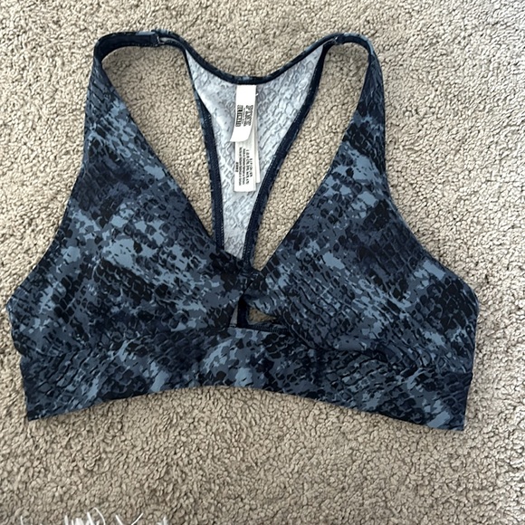 pink sports bra - Picture 2 of 3